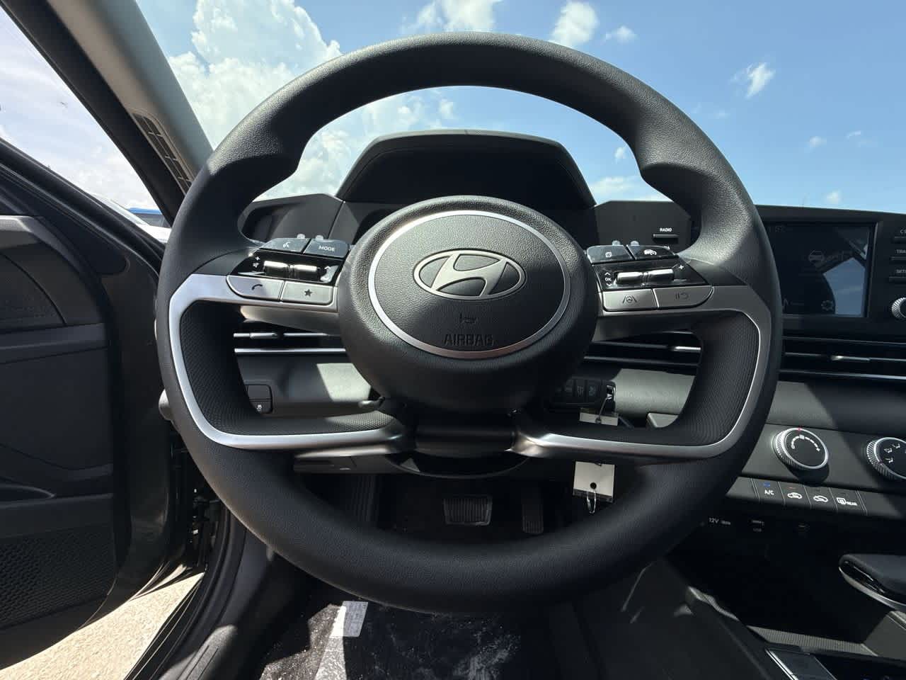 Thumbnail: 2025 Hyundai Elantra - 15