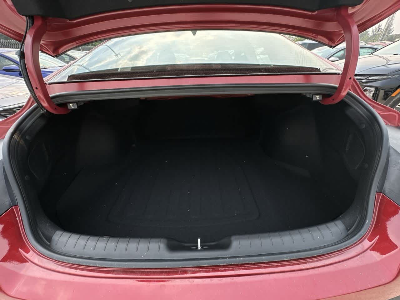 Thumbnail: 2025 Hyundai Elantra - 25