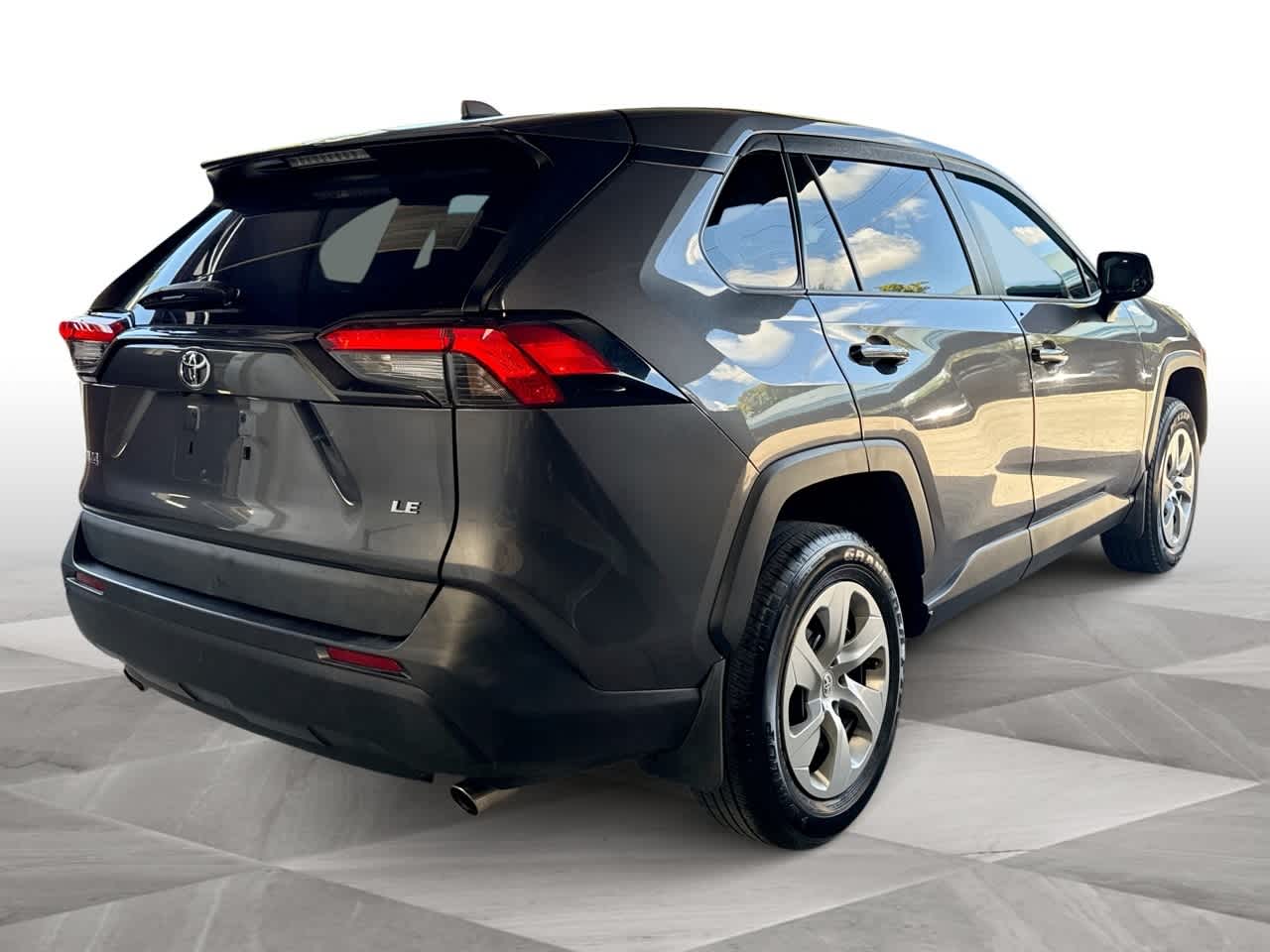 Thumbnail: 2022 Toyota RAV4 - 8
