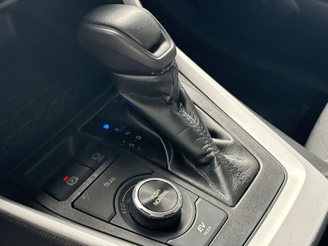 Thumbnail: 2022 Toyota RAV4 - 21