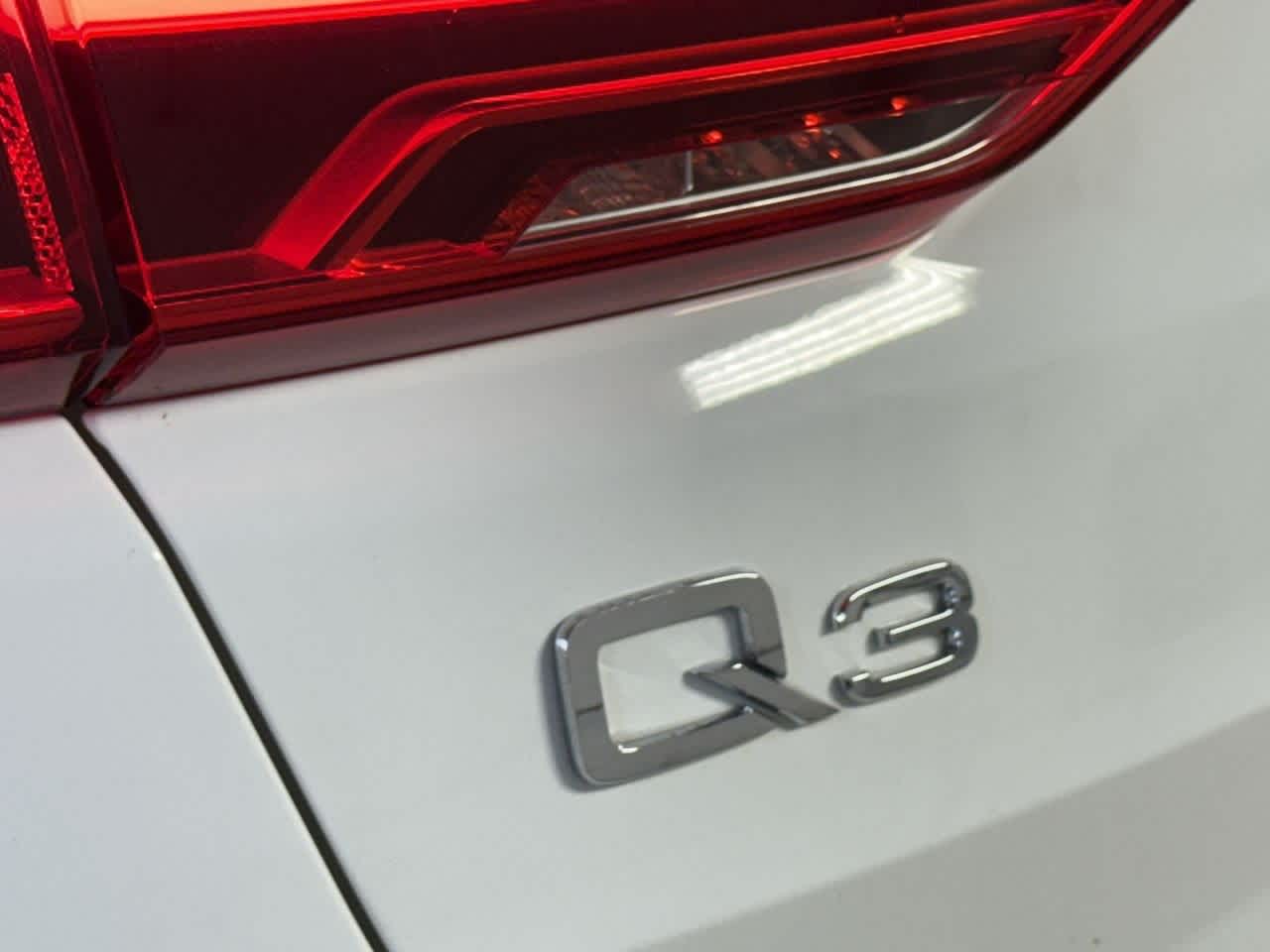 Thumbnail: 2021 Audi Q3 - 10