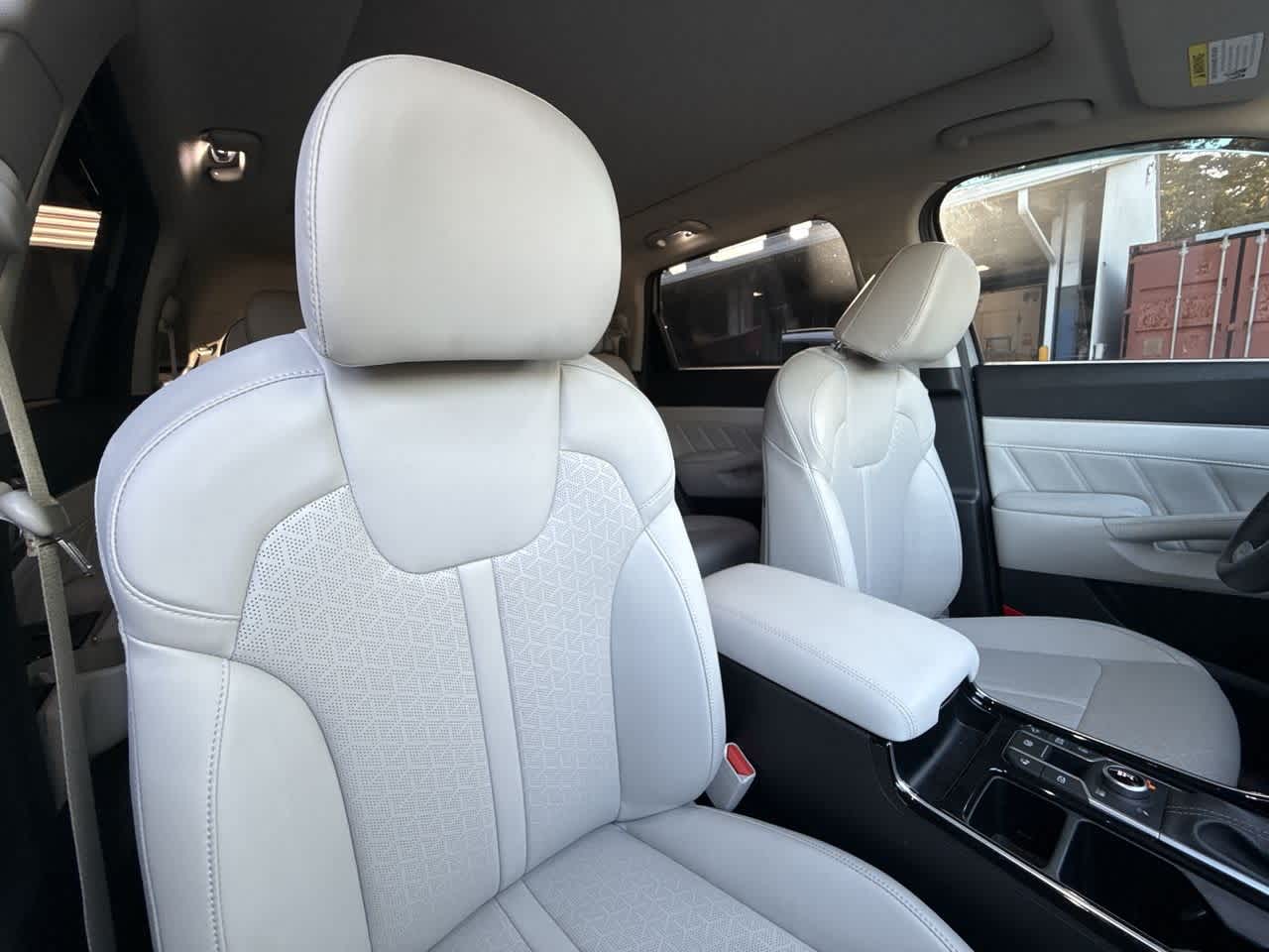 Thumbnail: 2023 Kia Sorento - 27