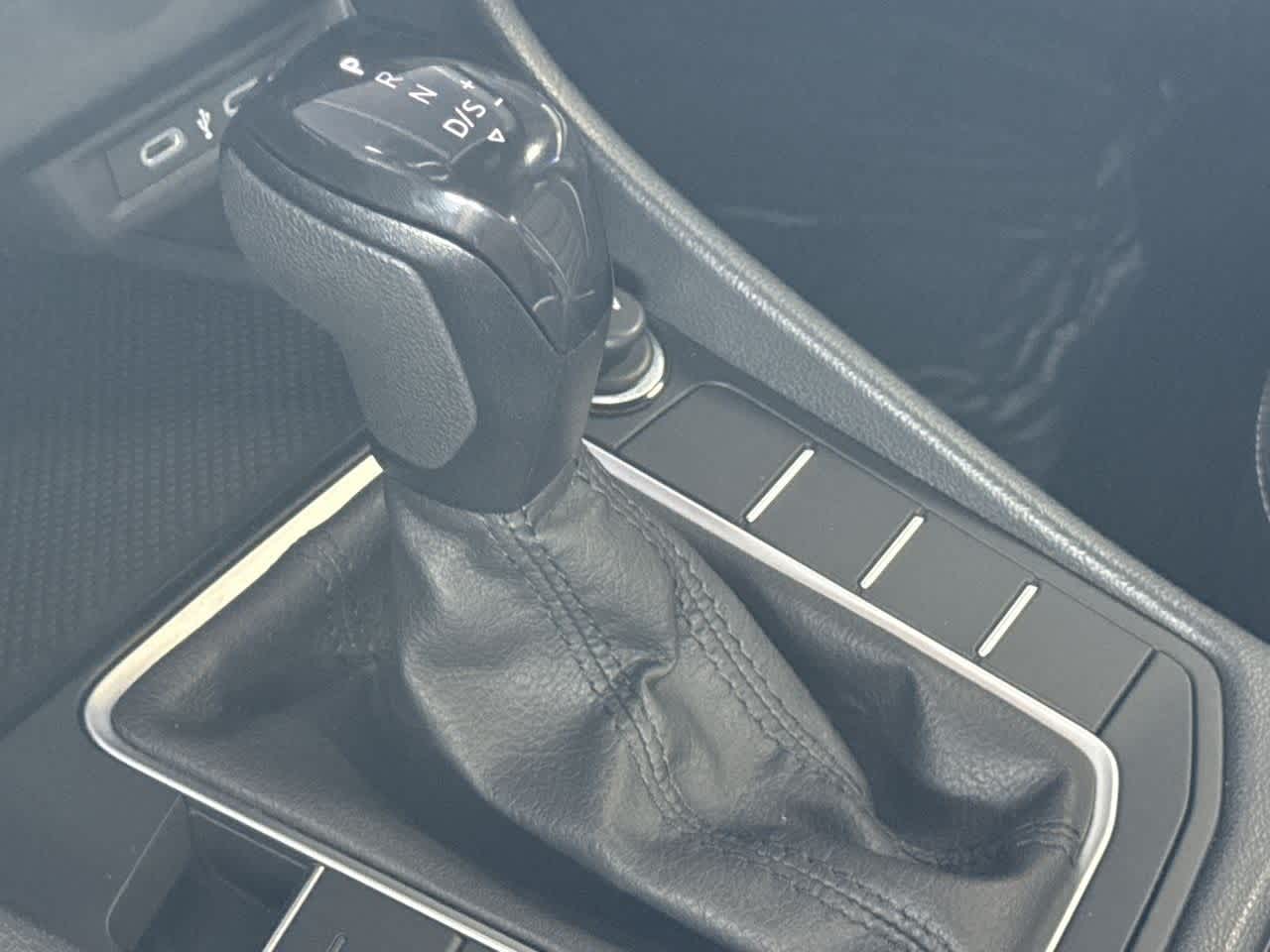 Thumbnail: 2023 Volkswagen Jetta - 21