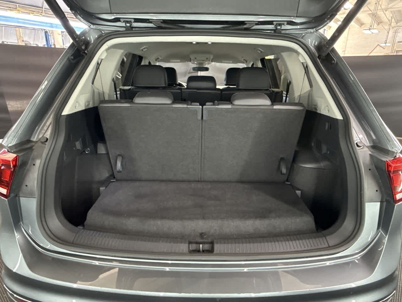 Thumbnail: 2024 Volkswagen Tiguan - 25
