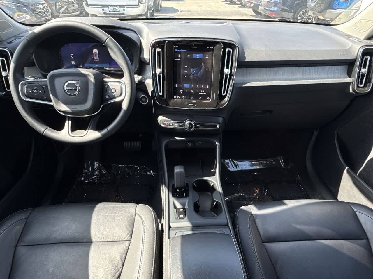Thumbnail: 2024 Volvo XC40 - 24