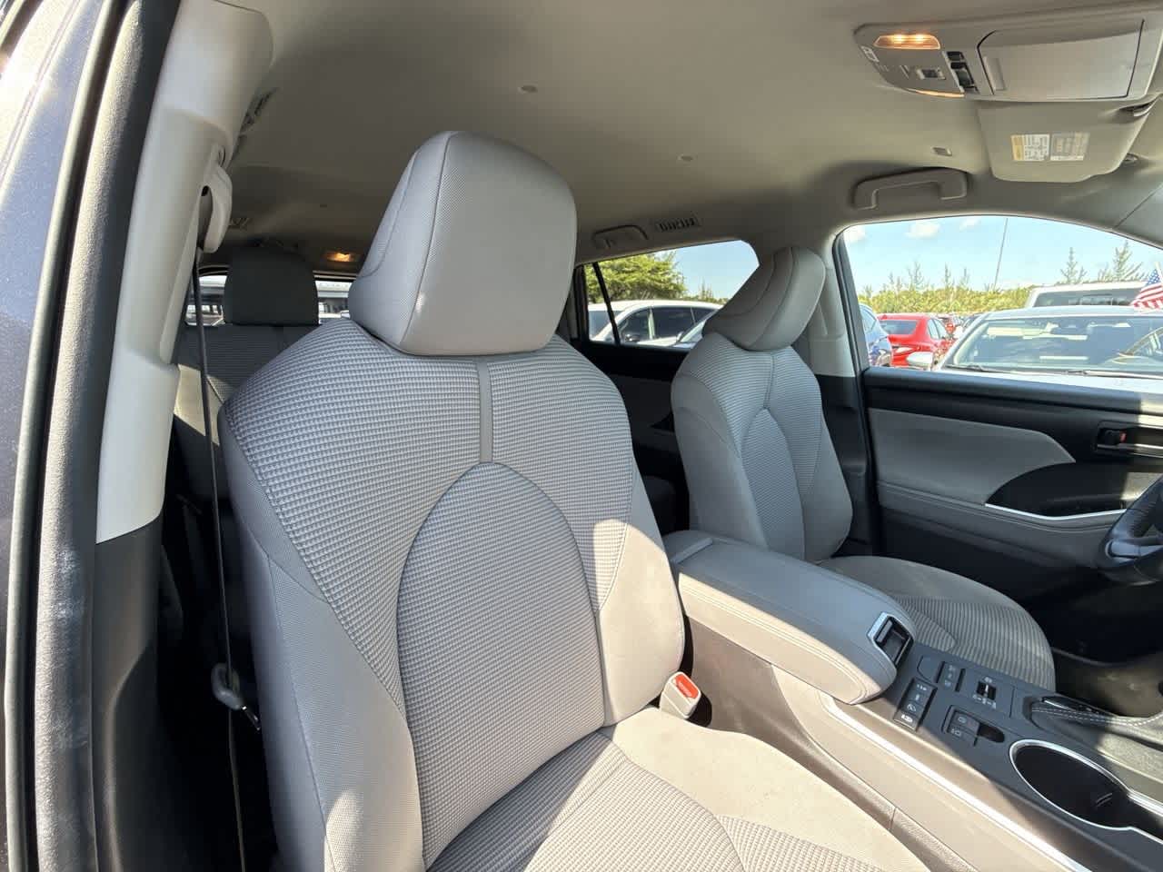 2022 Toyota Highlander LE 27