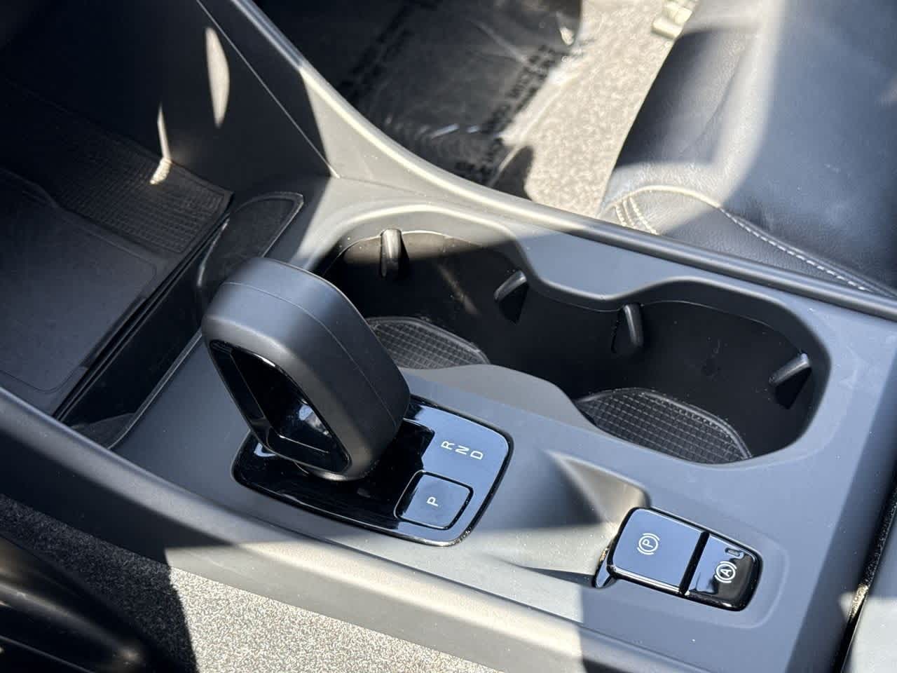 Thumbnail: 2024 Volvo XC40 - 21