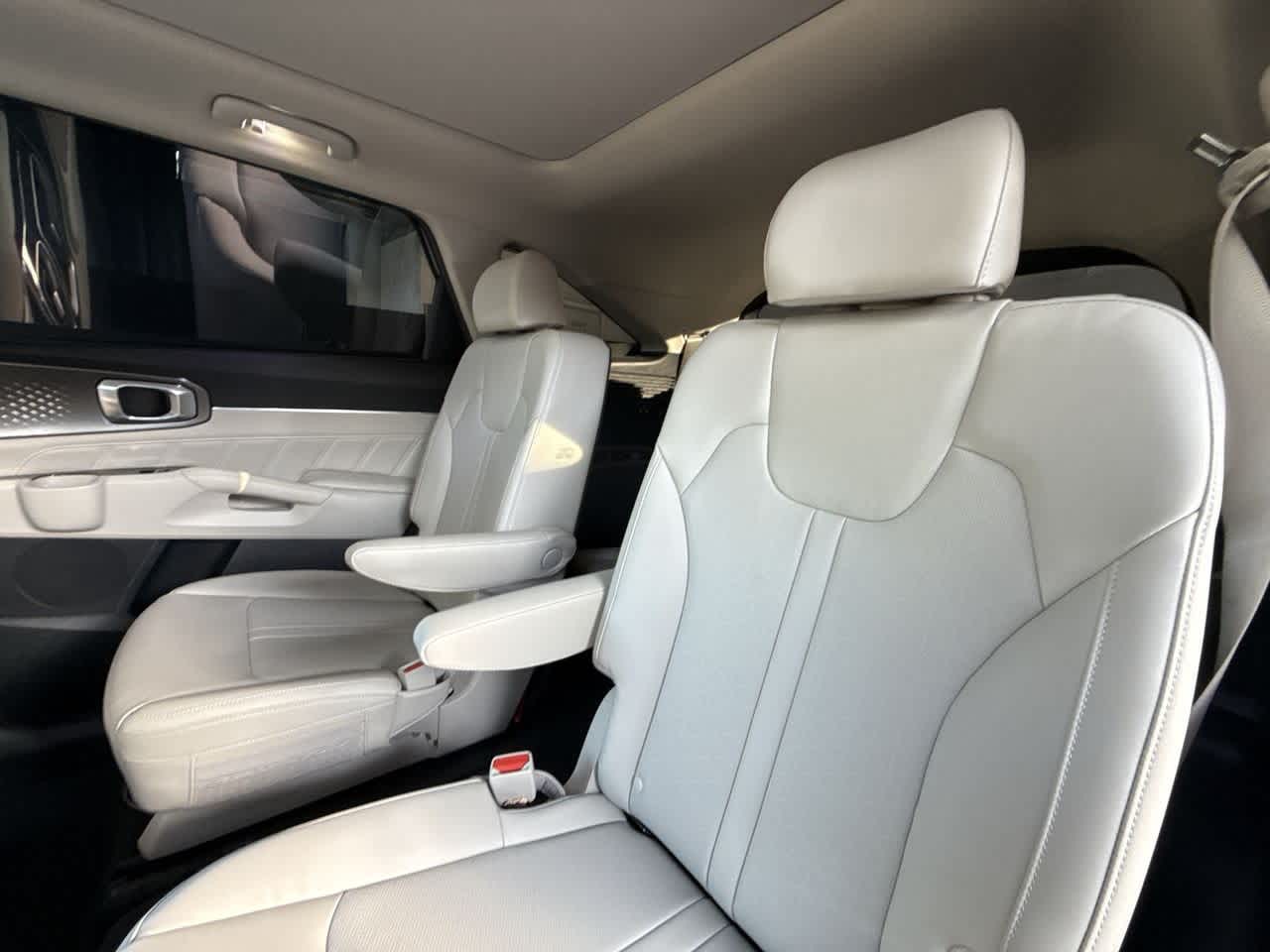 Thumbnail: 2023 Kia Sorento - 22