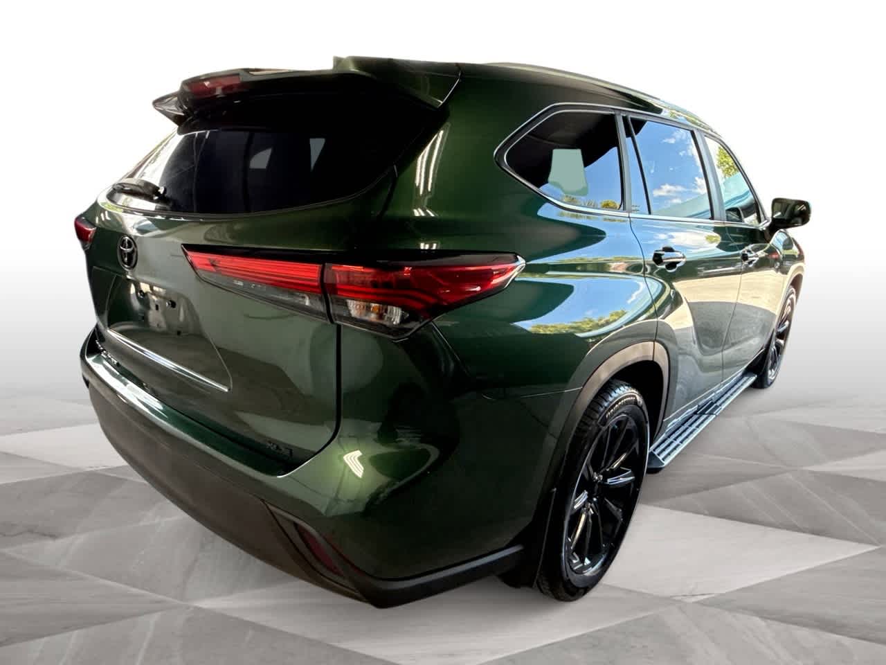 Thumbnail: 2023 Toyota Highlander - 7