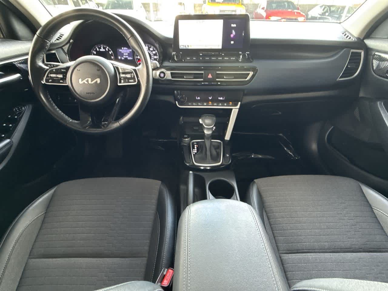 Thumbnail: 2023 Kia Seltos - 24