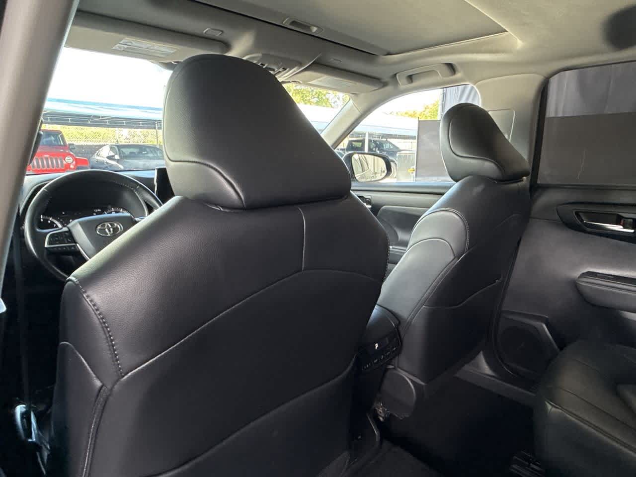 Thumbnail: 2023 Toyota Highlander - 22