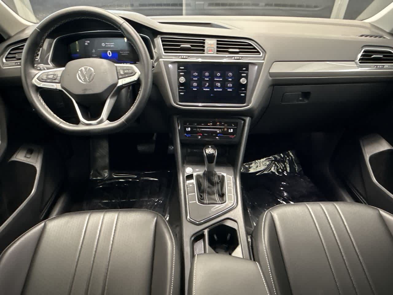 Thumbnail: 2024 Volkswagen Tiguan - 24