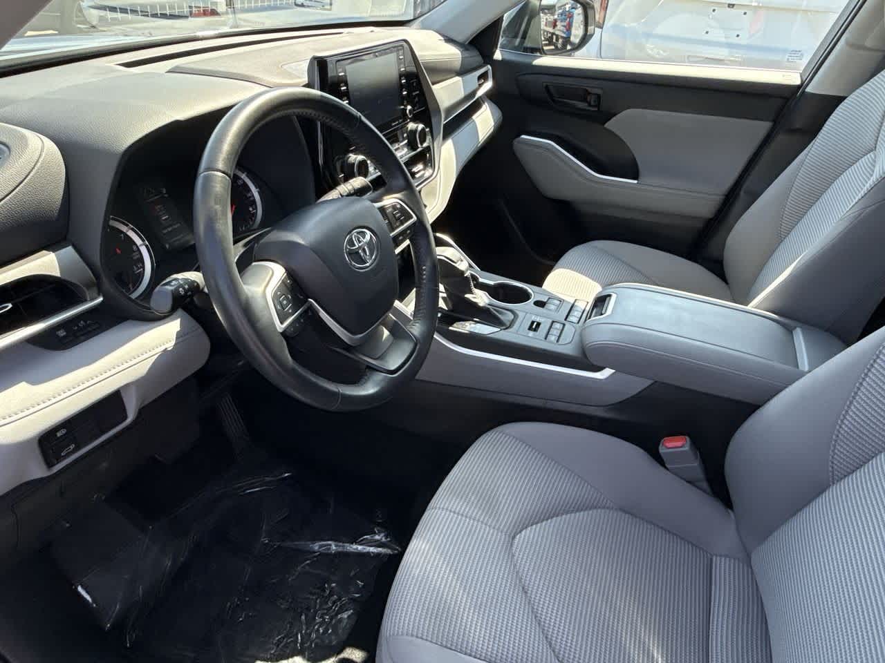 2022 Toyota Highlander LE 13