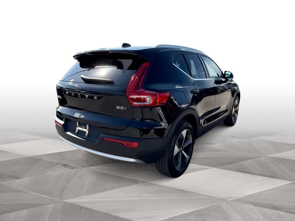 Thumbnail: 2024 Volvo XC40 - 8