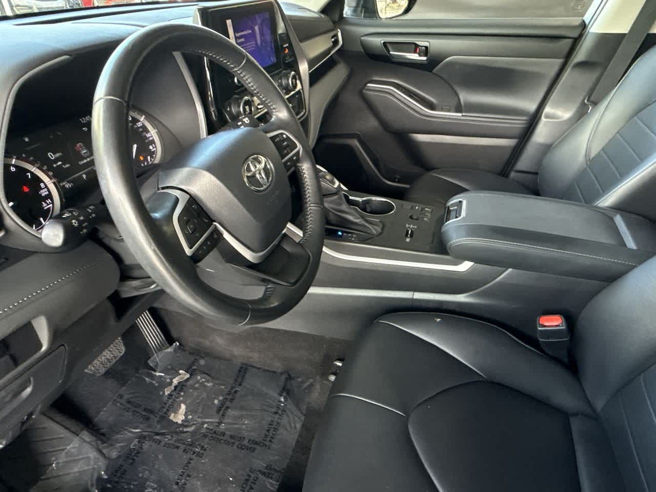 Thumbnail: 2023 Toyota Highlander - 12