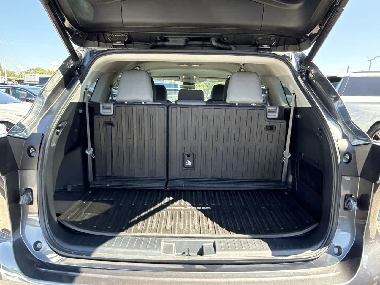 2022 Toyota Highlander LE 25