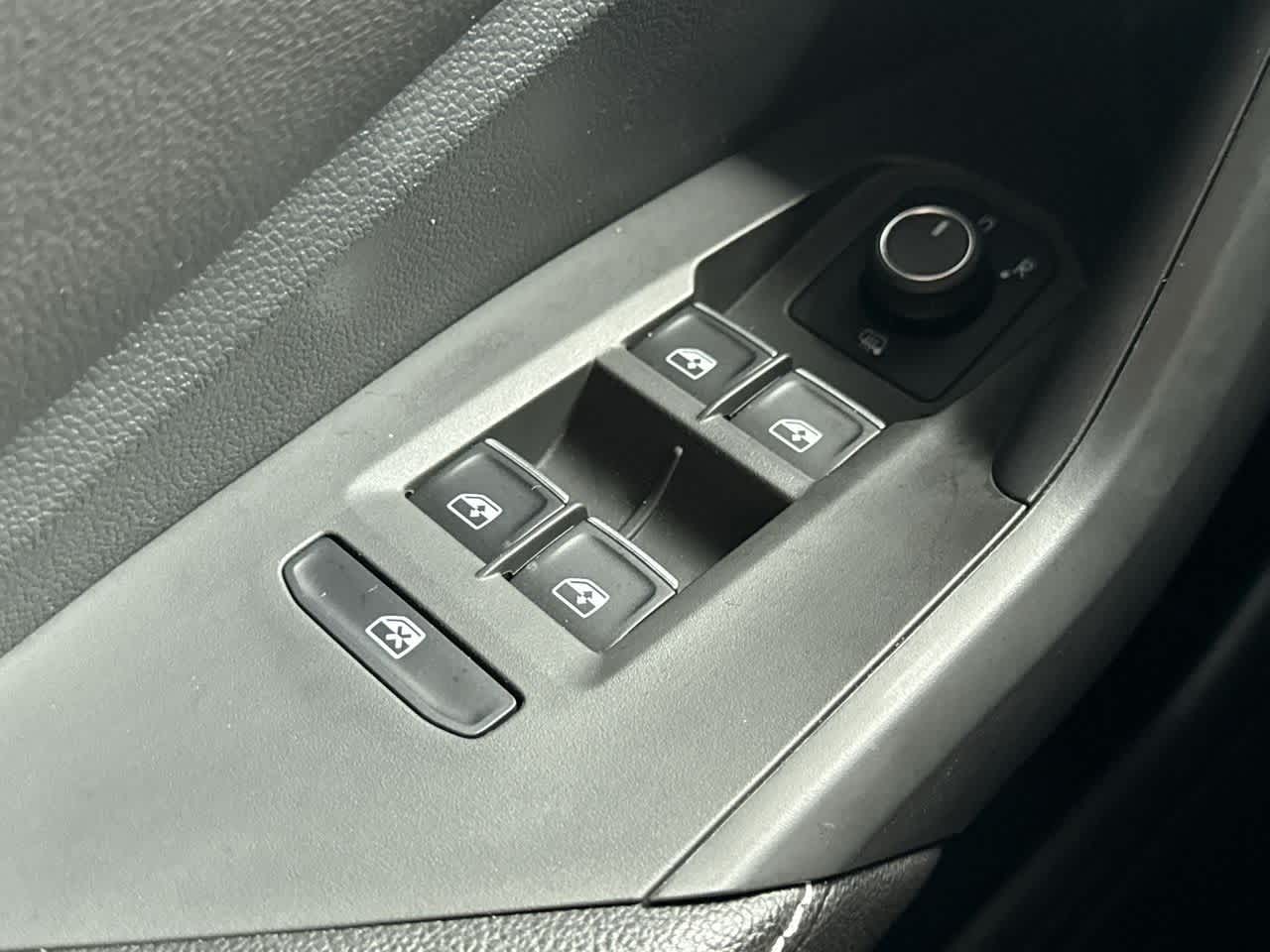 Thumbnail: 2023 Volkswagen Jetta - 17