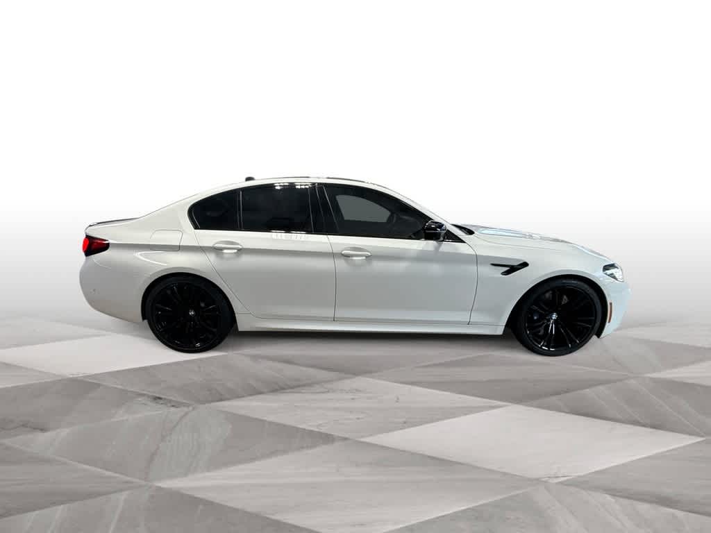 Thumbnail: 2022 BMW M5 - 9