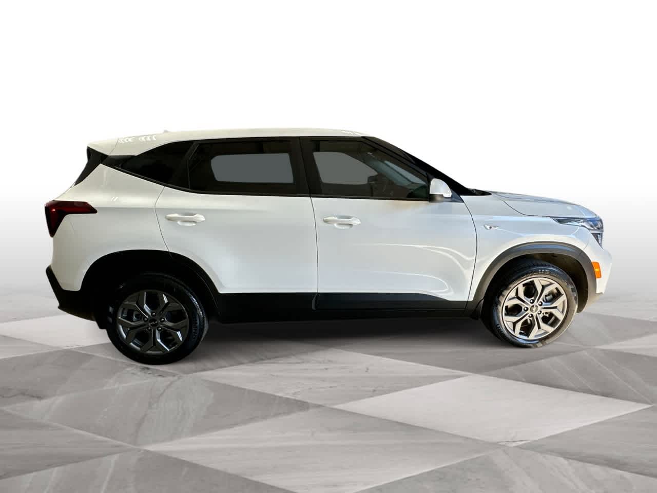 Thumbnail: 2024 Kia Seltos - 9