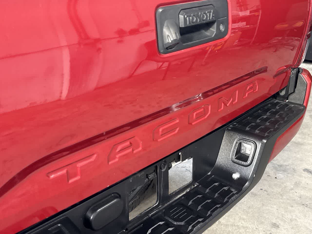 Thumbnail: 2022 Toyota Tacoma - 10
