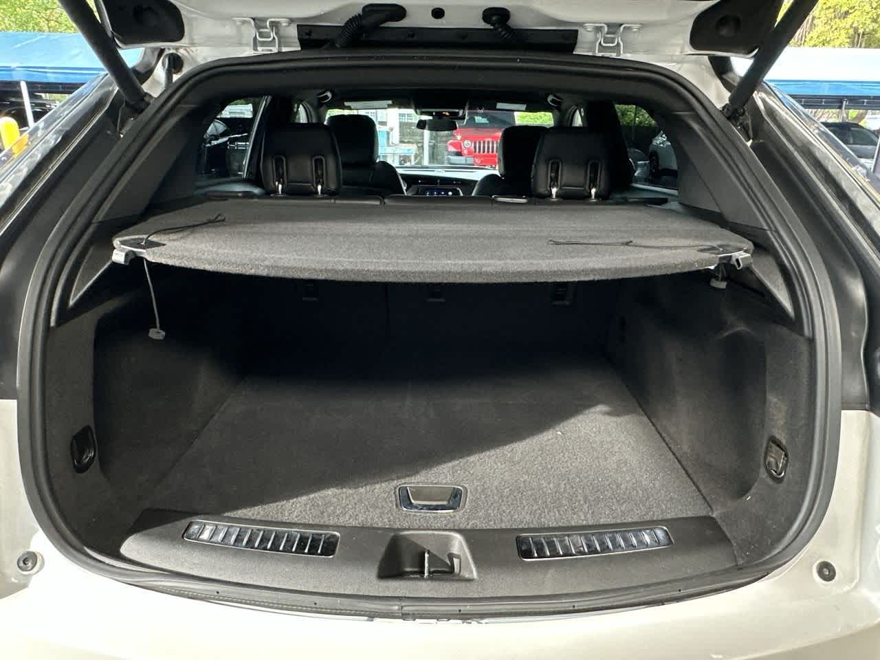 Thumbnail: 2023 Cadillac XT4 - 25