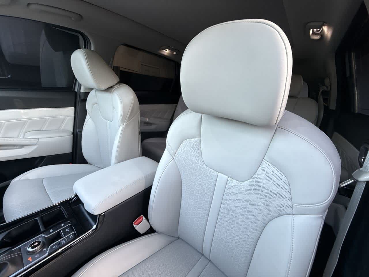 Thumbnail: 2023 Kia Sorento - 14