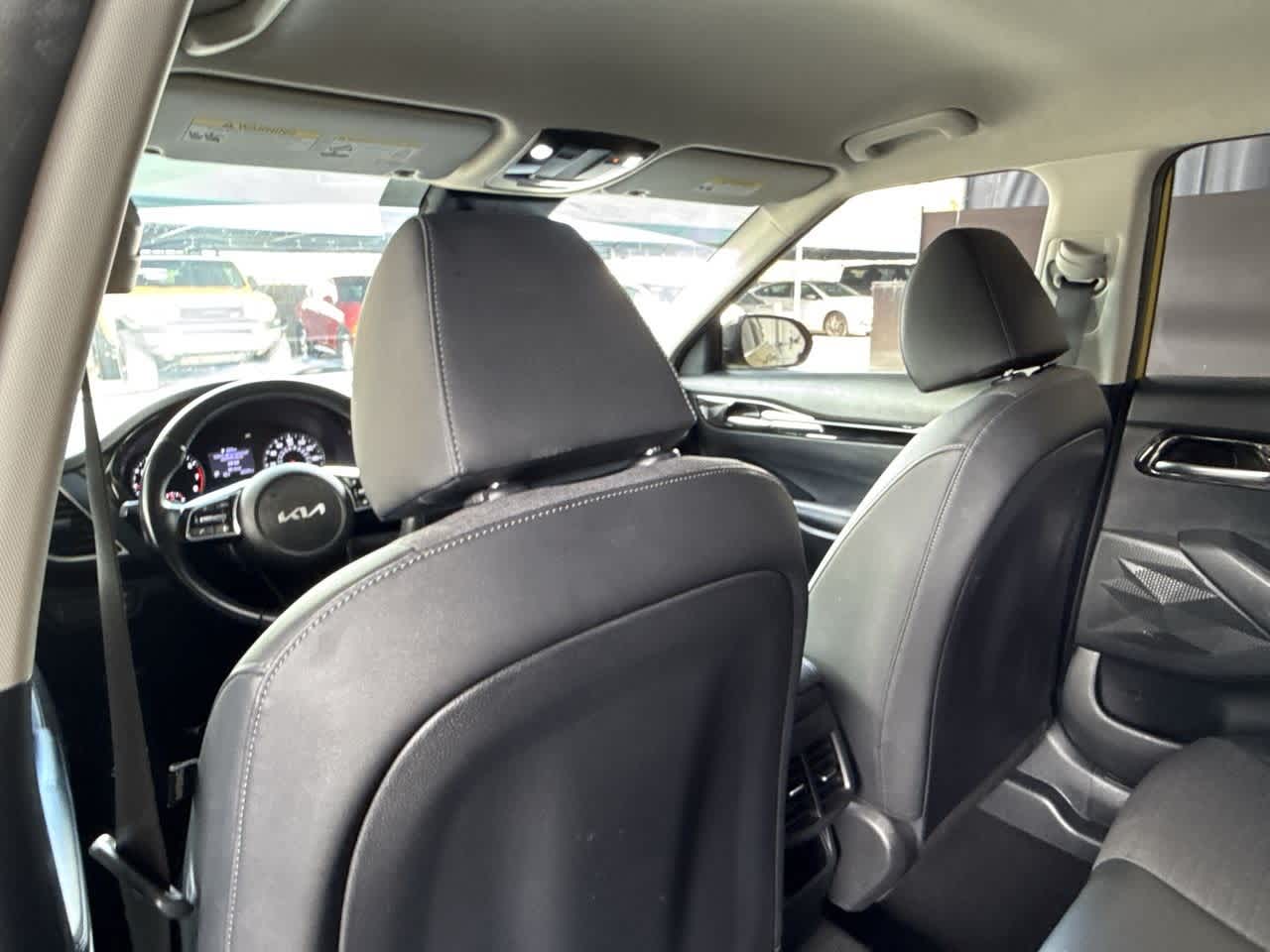 Thumbnail: 2023 Kia Seltos - 23