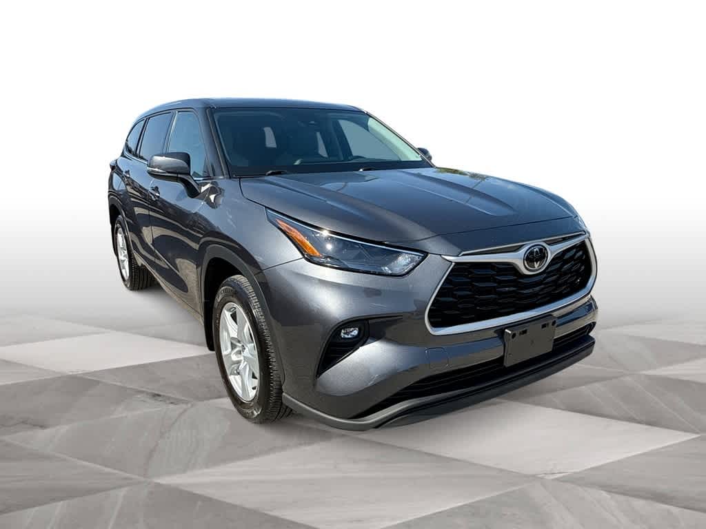 2022 Toyota Highlander LE 2