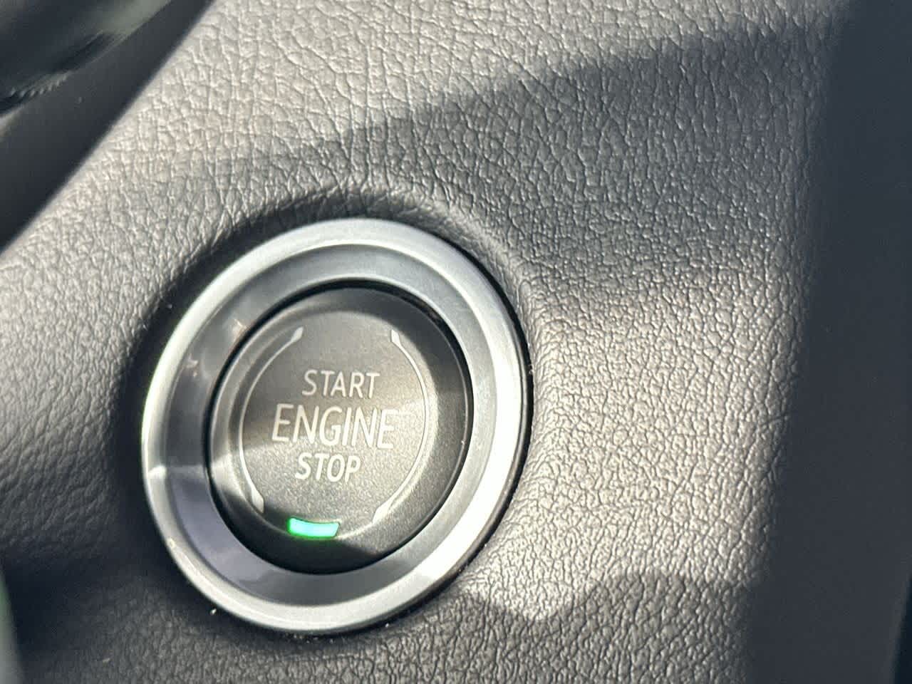 Thumbnail: 2023 Cadillac XT4 - 17