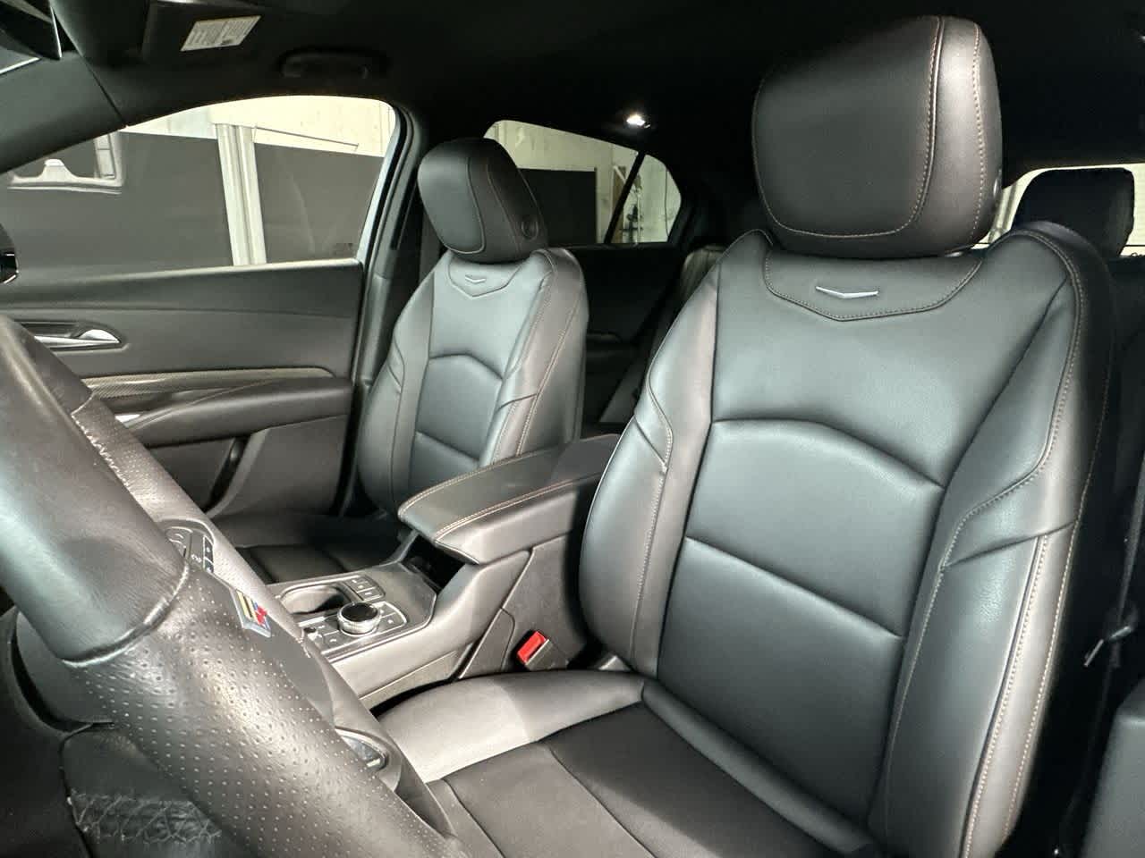 Thumbnail: 2023 Cadillac XT4 - 14