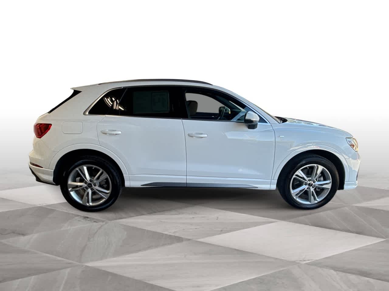 Thumbnail: 2024 Audi Q3 - 9