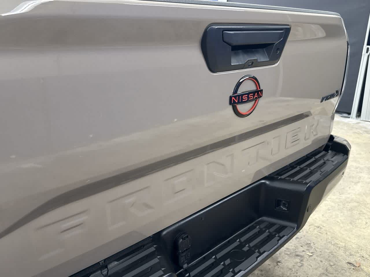 Thumbnail: 2024 Nissan Frontier - 10