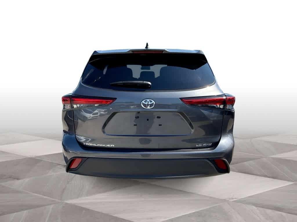 2022 Toyota Highlander LE 7