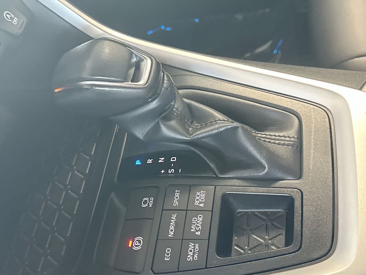 Thumbnail: 2023 Toyota RAV4 - 21