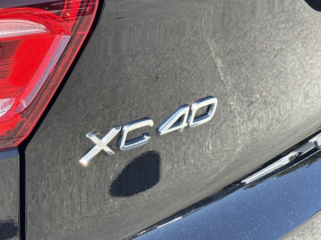 Thumbnail: 2024 Volvo XC40 - 10