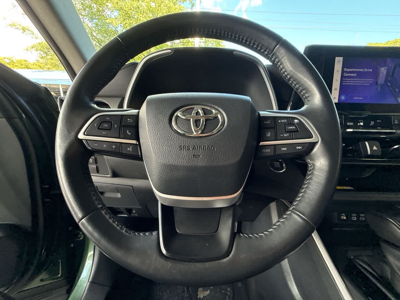 Thumbnail: 2023 Toyota Highlander - 14