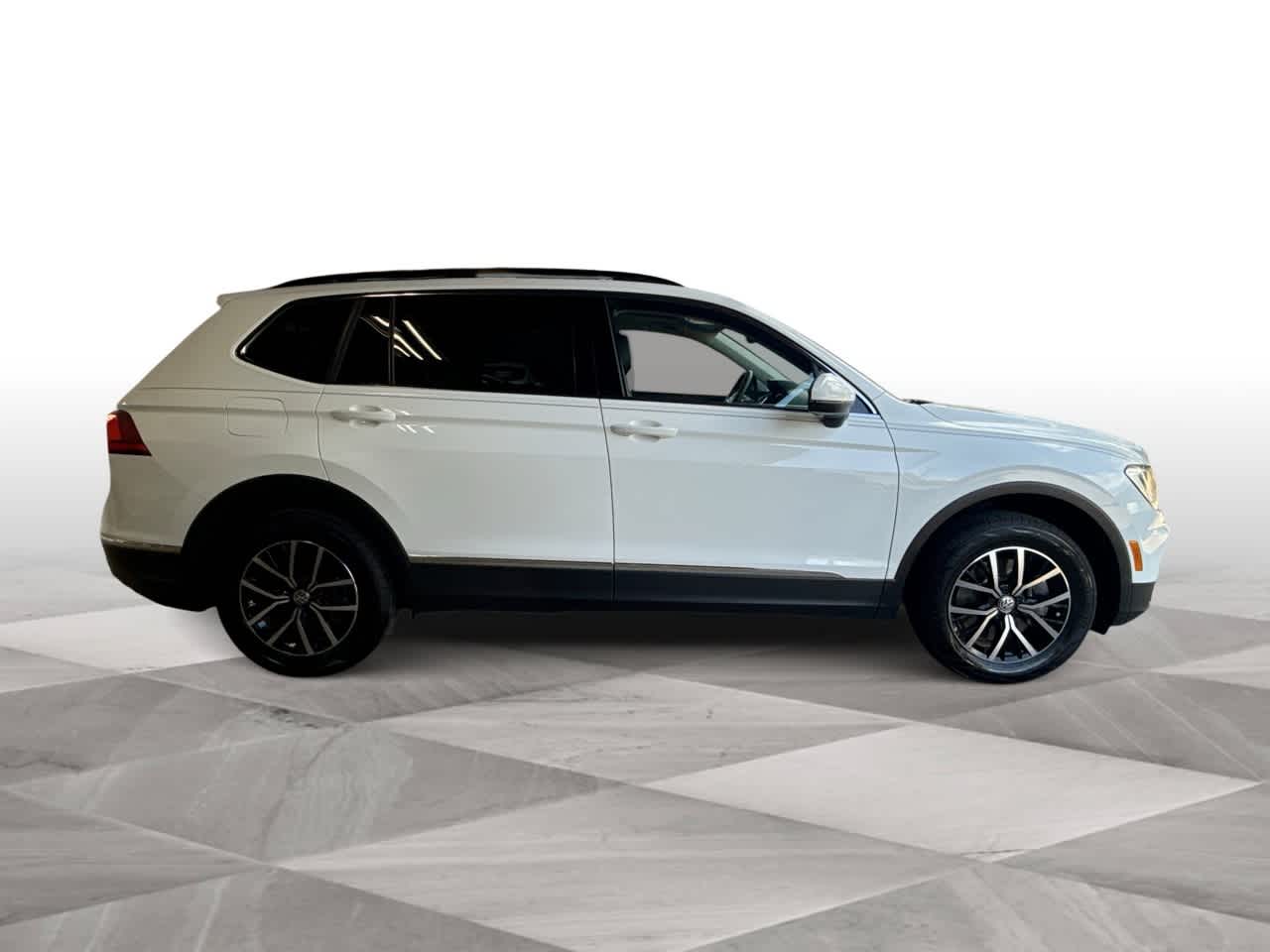 Thumbnail: 2021 Volkswagen Tiguan - 9