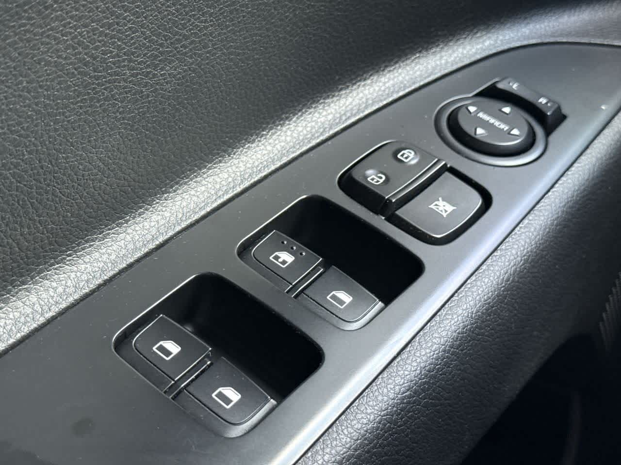 Thumbnail: 2023 Kia Rio - 17