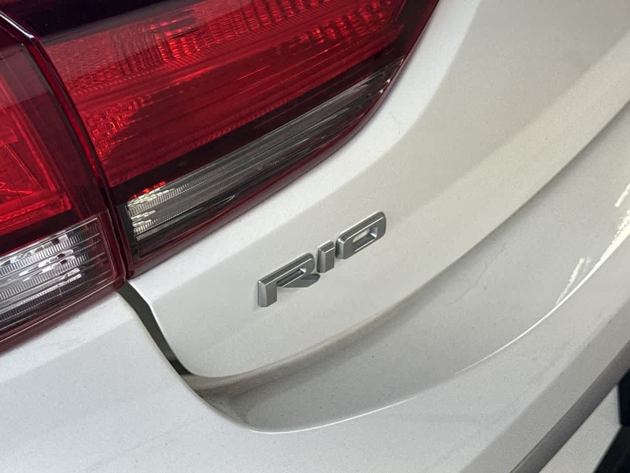 Thumbnail: 2023 Kia Rio - 10