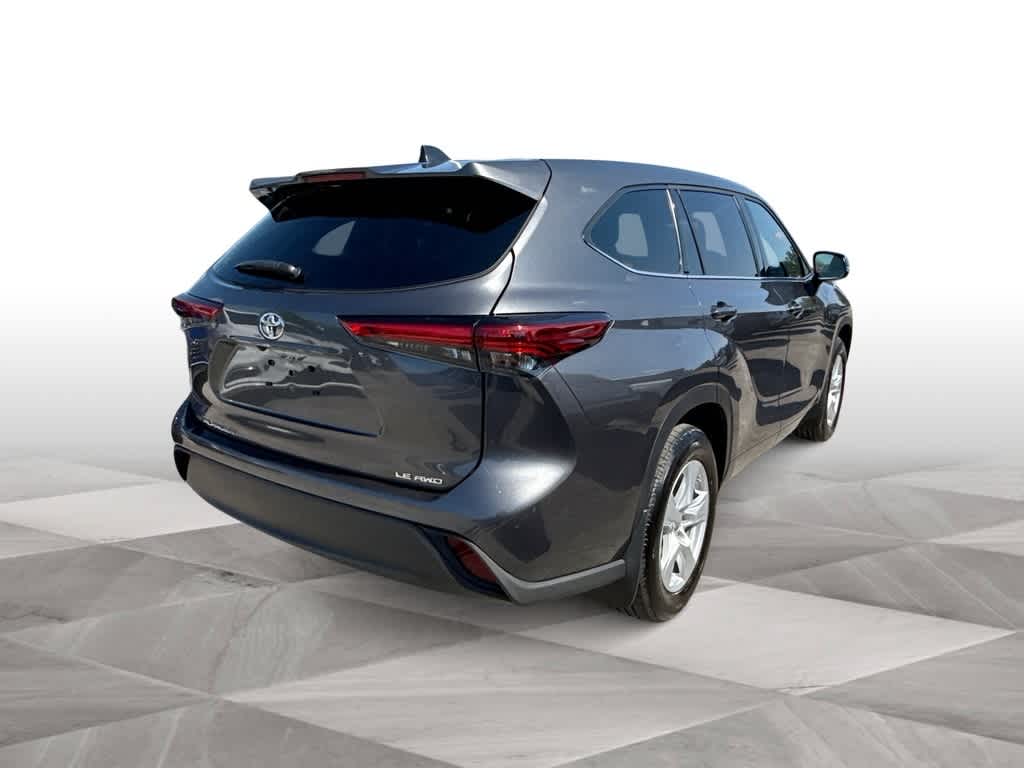 2022 Toyota Highlander LE 8