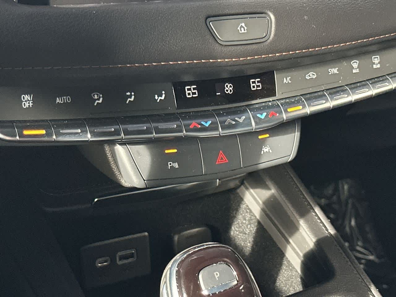 Thumbnail: 2023 Cadillac XT4 - 20