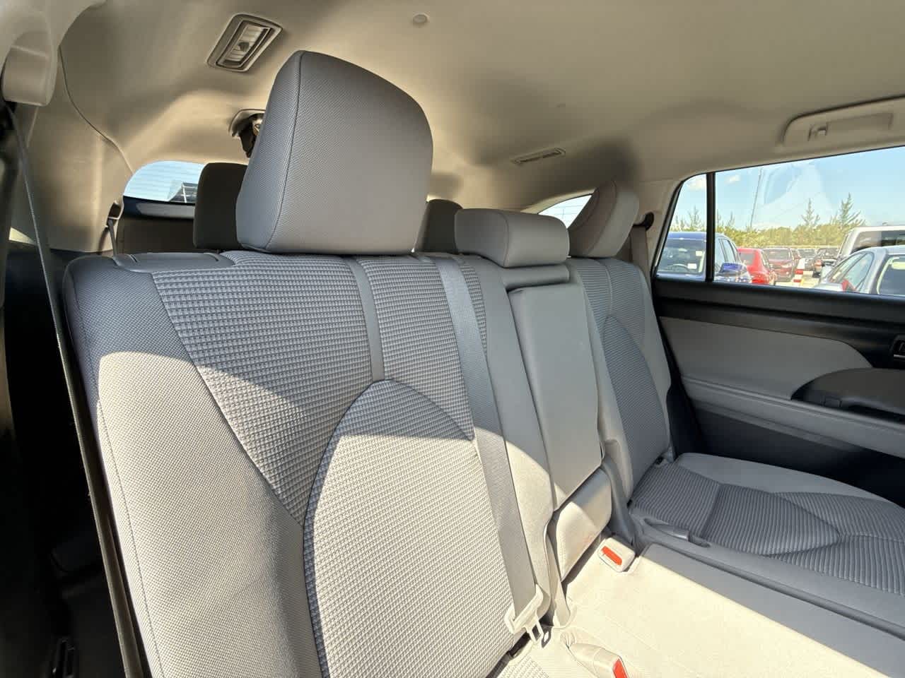 2022 Toyota Highlander LE 26