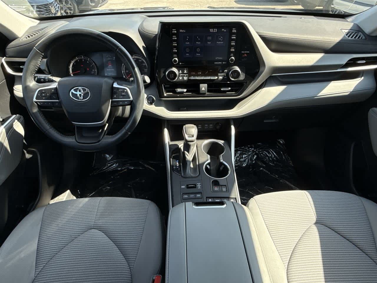 2022 Toyota Highlander LE 24