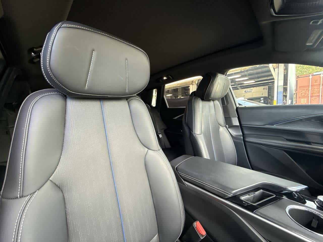 Thumbnail: 2024 Cadillac Lyriq - 27