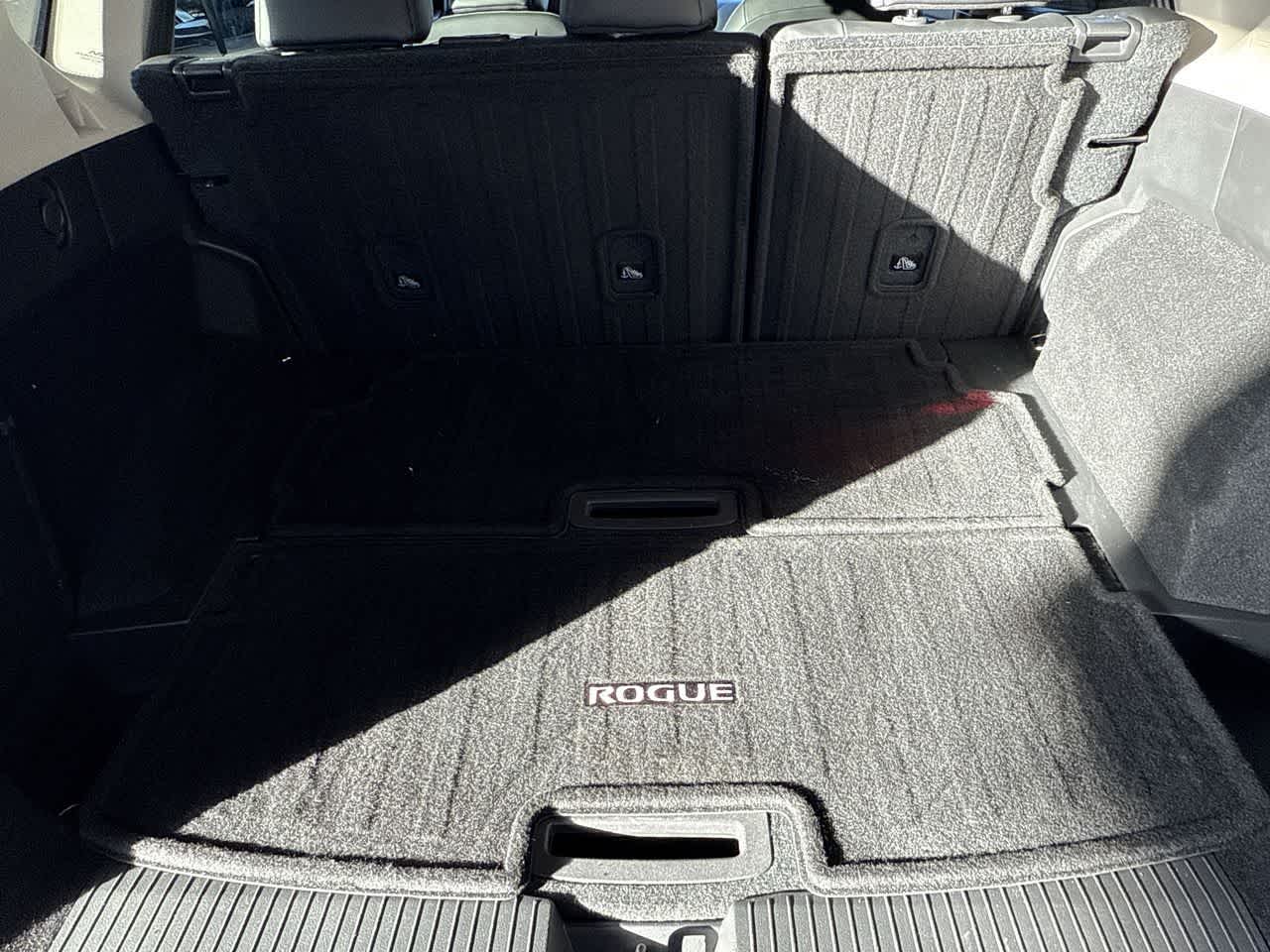 Thumbnail: 2022 Nissan Rogue - 25