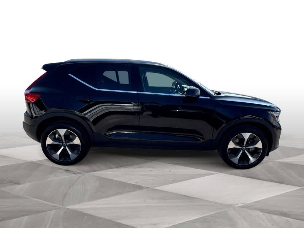 Thumbnail: 2024 Volvo XC40 - 9