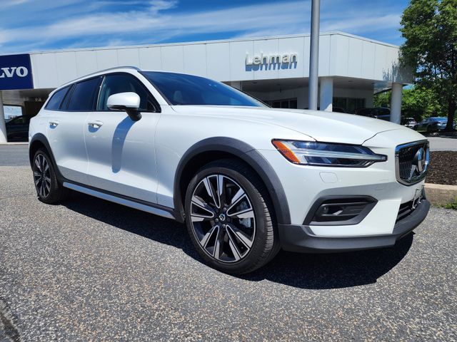 2025 Volvo V60 Cross Country Wagon 