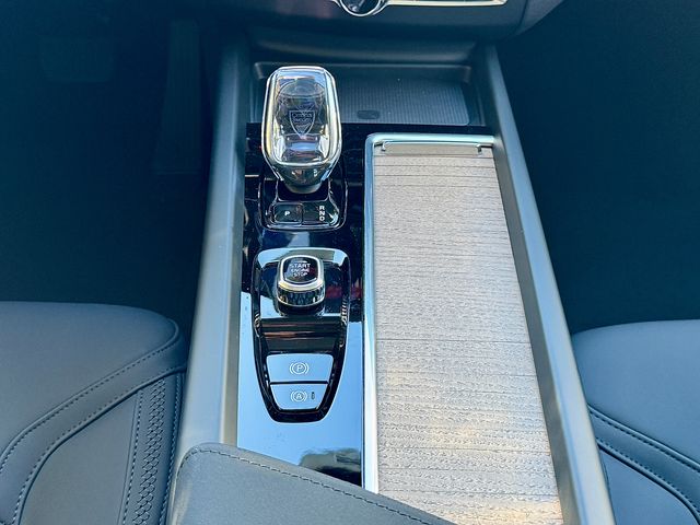 2026 Volvo XC60 Plus - Photo 13