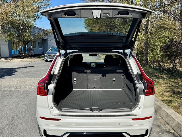 2026 Volvo XC60 Plus - Photo 7