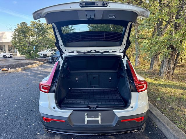 2026 Volvo XC40 Ultra Black Edition - Photo 7